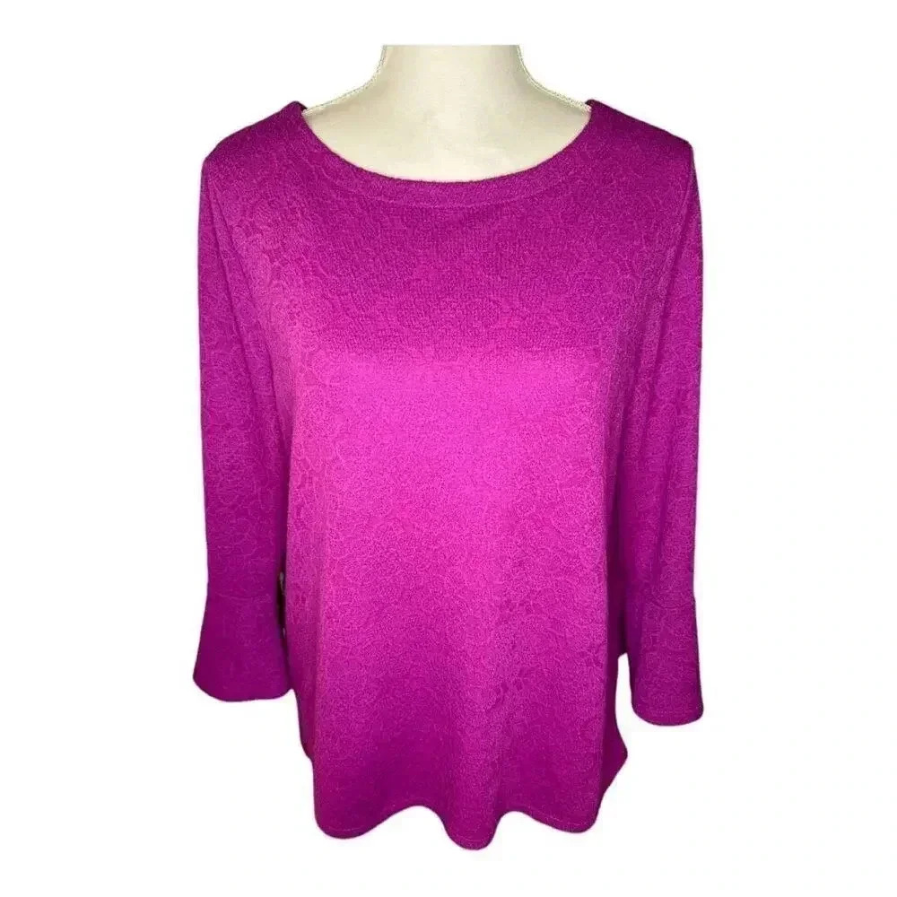 LOFT Size Medium Purple Textured Floral 3/4 Flared Sleeve Stretchy Top